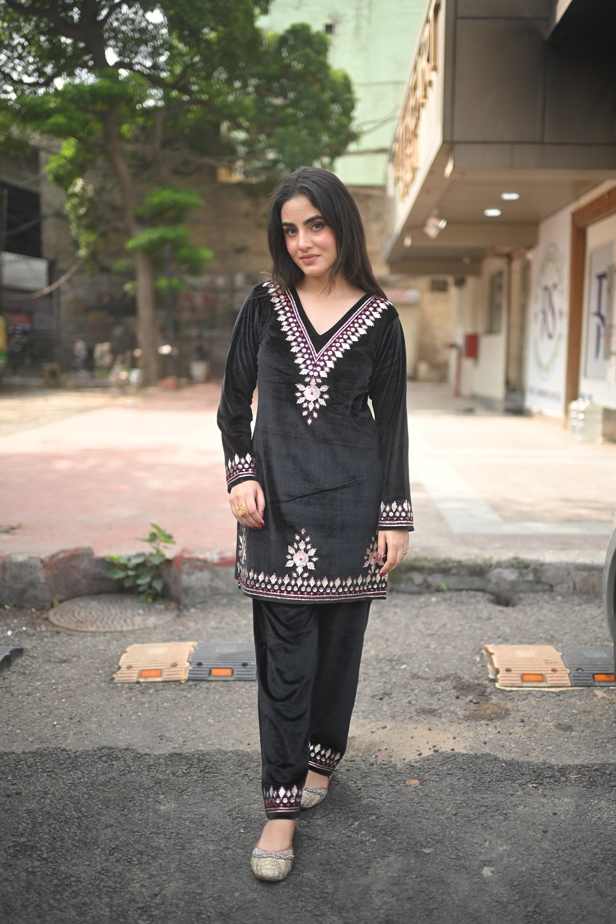 BLACK EMBROIDERED CO-ORD SET