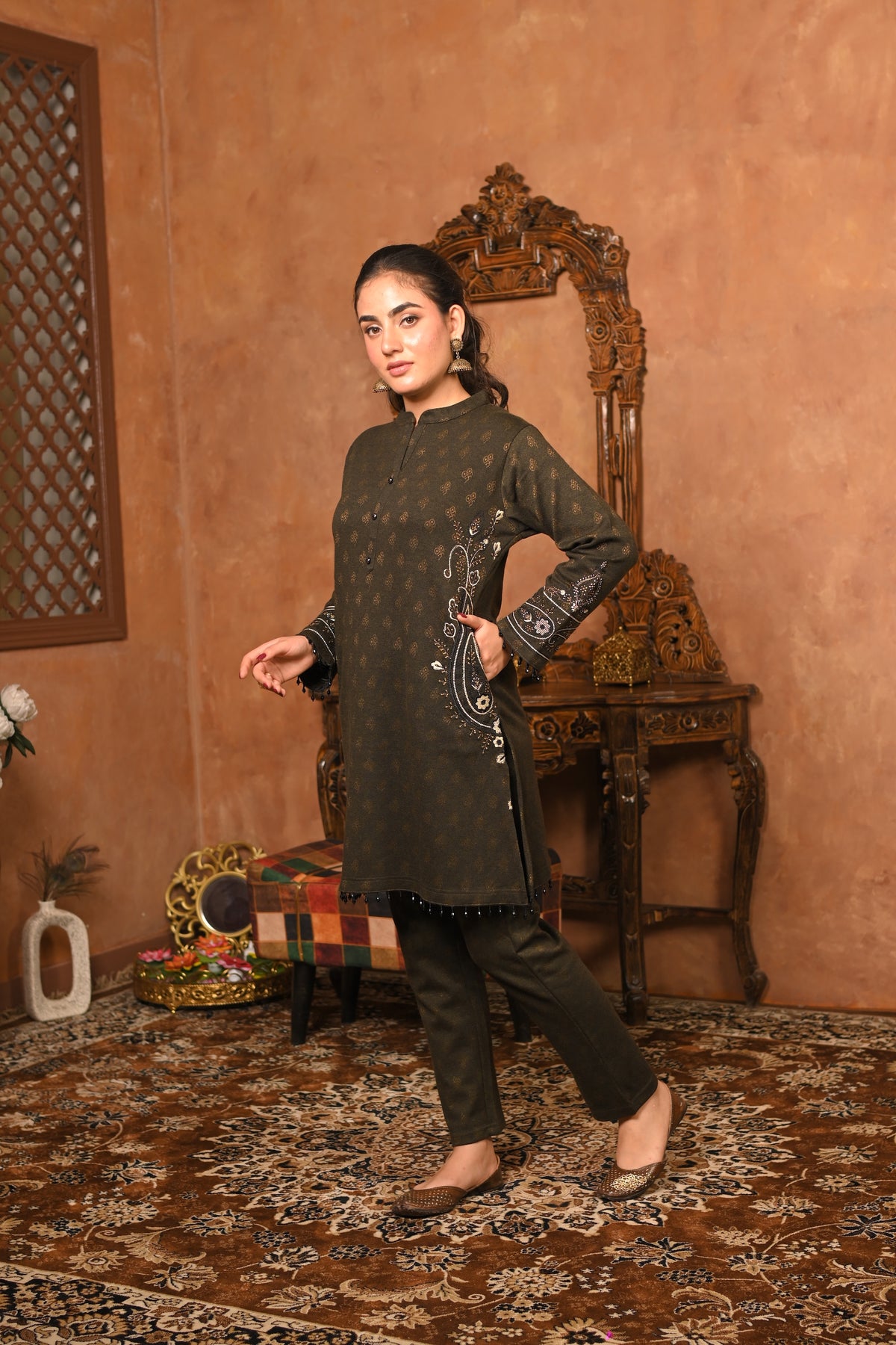 GREEN JAQUARD EMBROIDERED SET