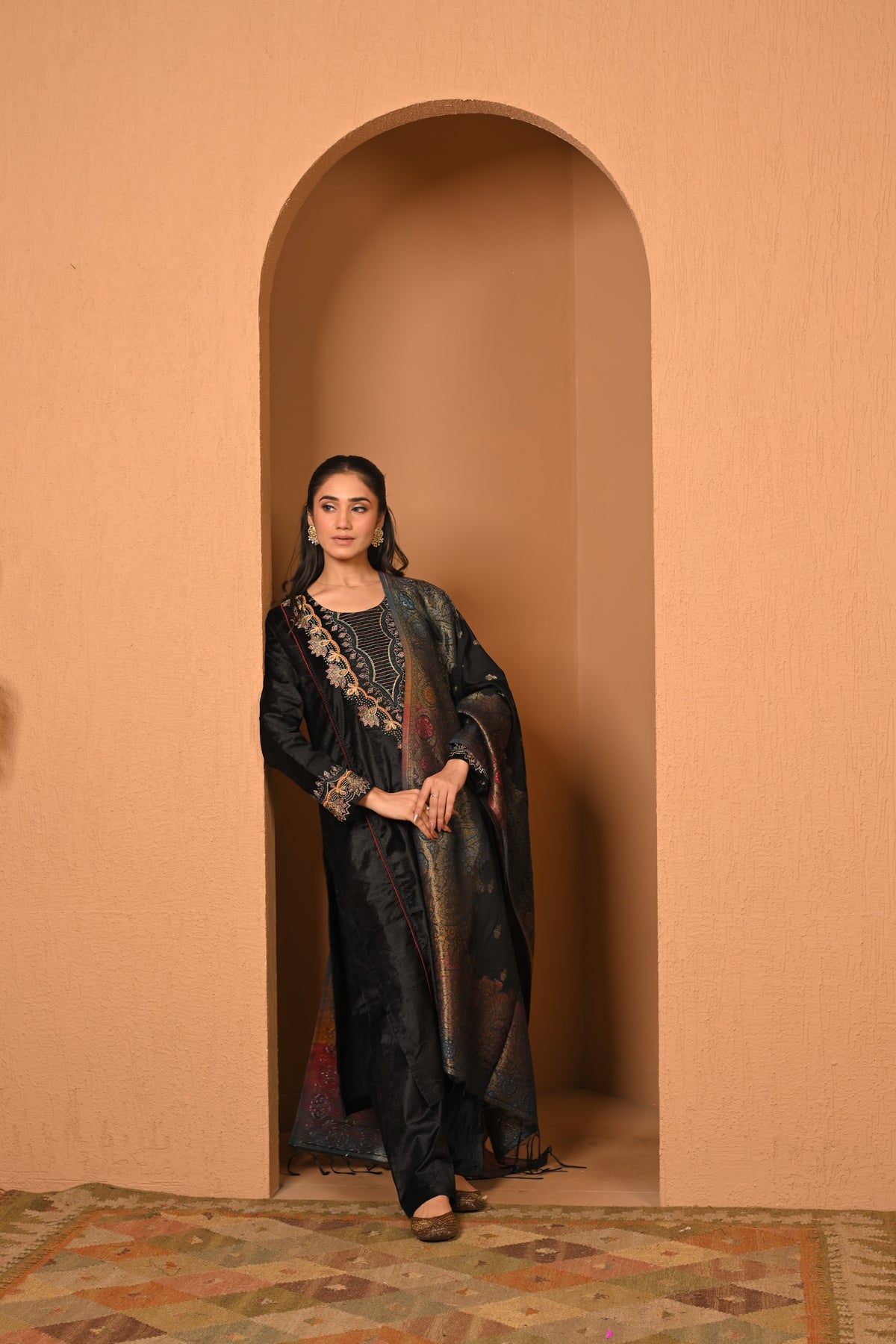 BLACK EMBROIDERED KURTA SET