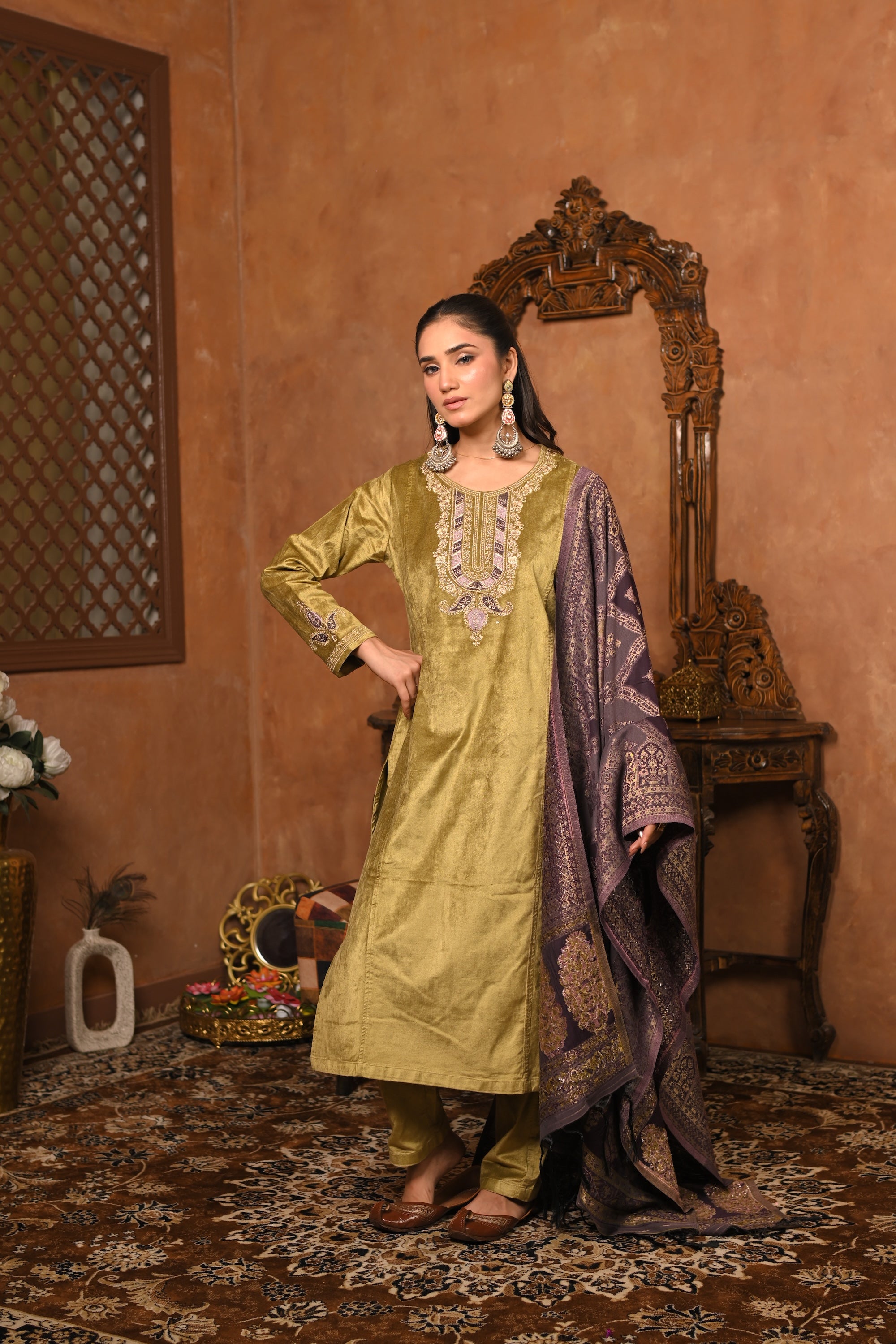 AMETHYST EMBROIDERED KURTA SET