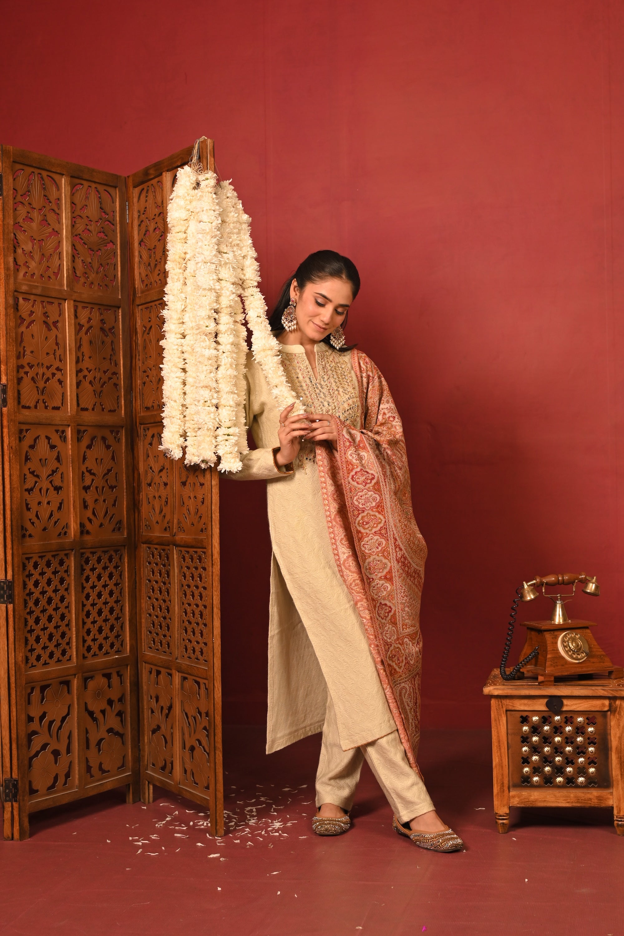 KNITTED WHITE KURTA SET