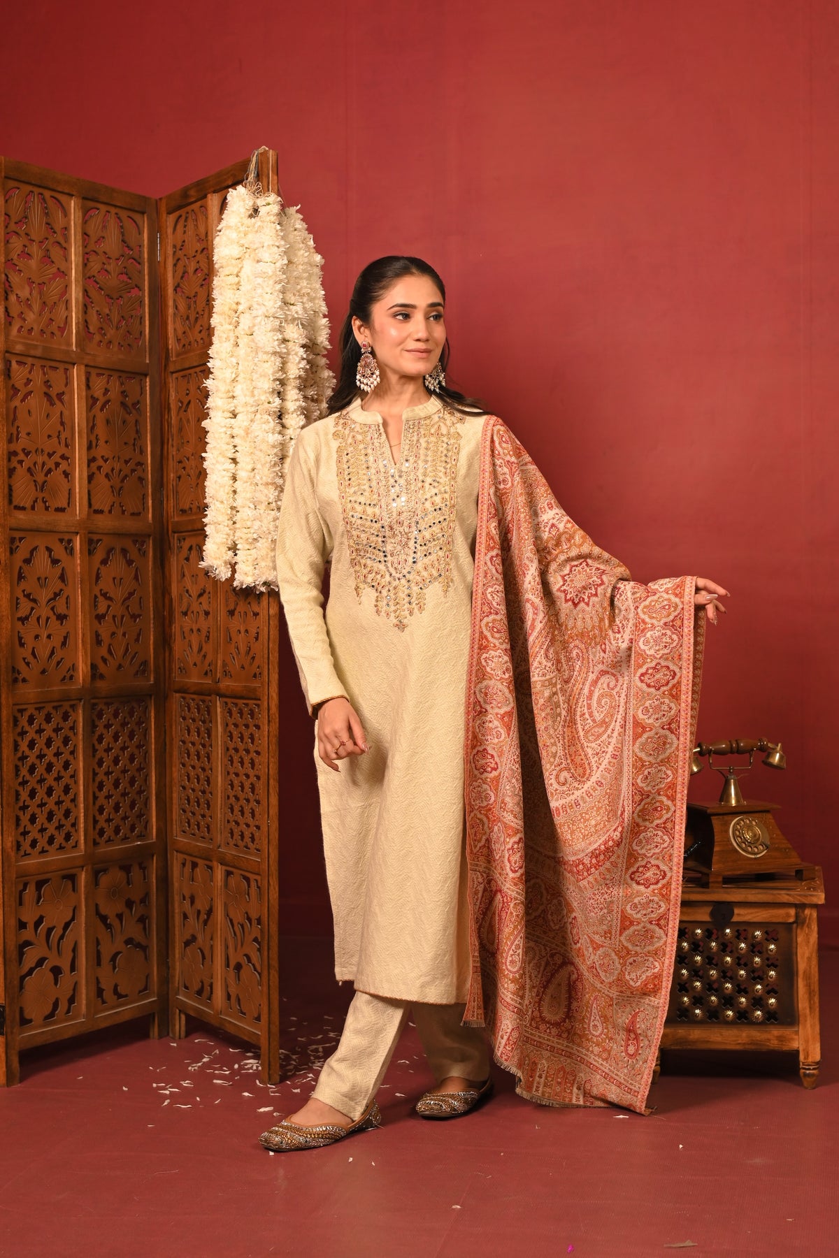 KNITTED WHITE KURTA SET